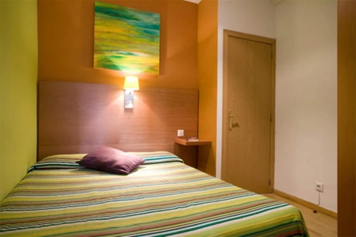 Three Bedrooms Bright Apartment Center 바르셀로나